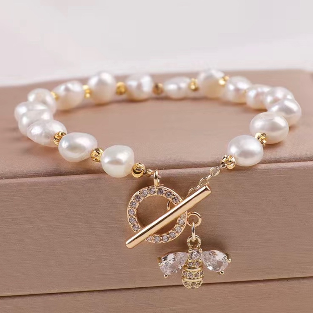 Elegant Freshwater Pearl Bracelet